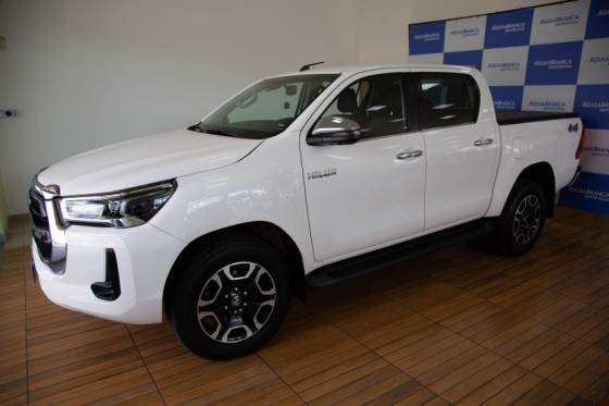 TOYOTA HILUX 2.8 D-4D TURBO DIESEL CD SRX 4X4 AUTOMÁTICO TOYOTA HILUX 2.8 D-4D TURBO DIESEL CD SRX 4X4 AUTOMÁTICO